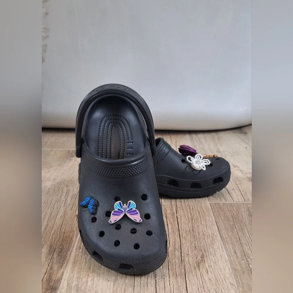 CROCS Kids/ Womens Black Shoes with Butterfly Accents Sz. J6/ M6/ W8